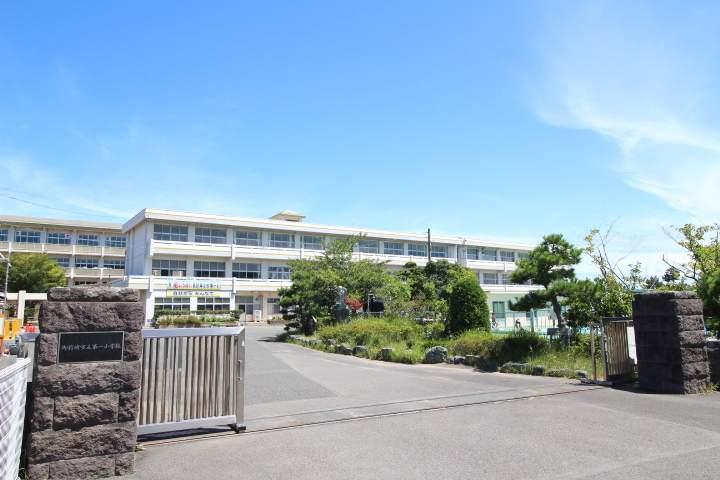 小学校　御前崎市立第一小学校（小学校）まで979m