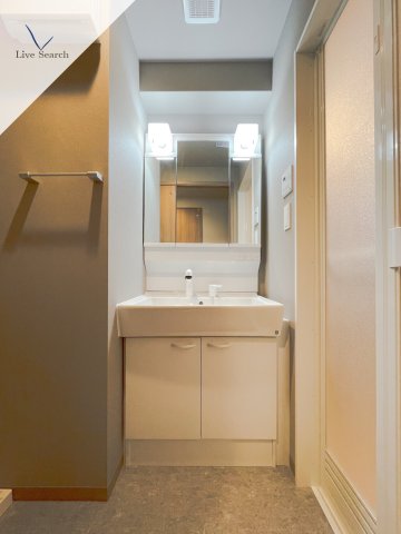 洗面設備　同シリーズ別物件の写真です