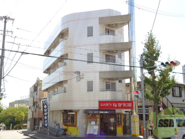 【神戸市灘区稗原町のマンションの建物外観】