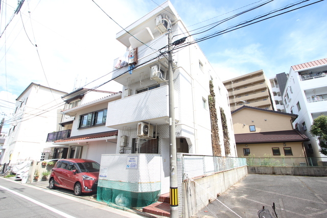 広島市西区中広町のマンションの建物外観