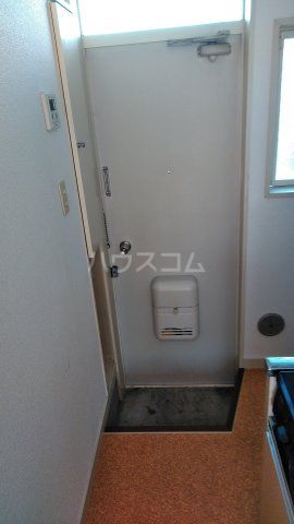 【川崎市麻生区片平のアパートの玄関】