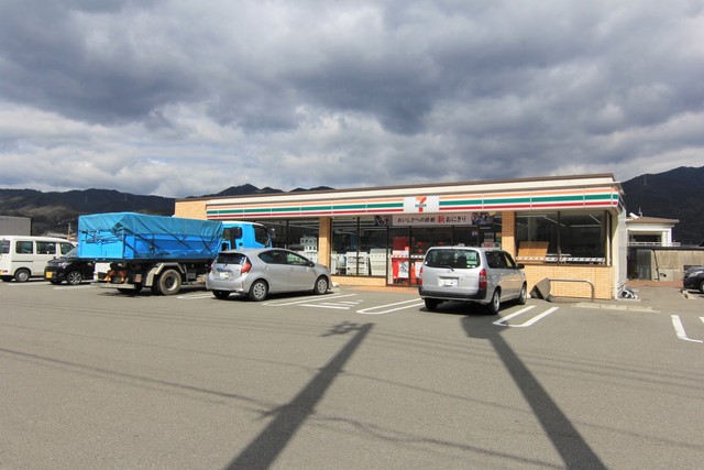 コンビニ　セブンイレブン東温北方店（コンビニ）まで550m