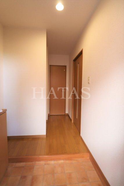 玄関　同物件別部屋です。