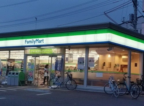 コンビニ　ファミリーマート サンズ中央林間四丁目店（コンビニ）まで187m