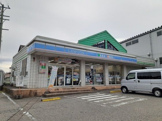 【加賀市湖城町のアパートのコンビニ】