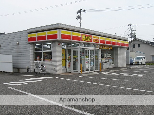 コンビニ　デイリーヤマザキ（コンビニ）まで758m