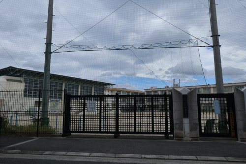 【八尾ストークハイツの小学校】