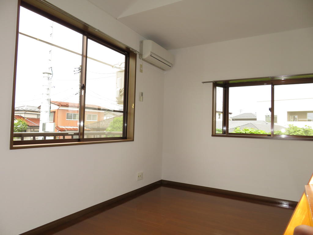 居室・リビング　明るい室内