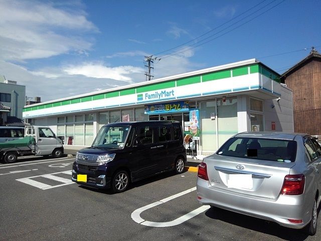 コンビニ　ファミリーマート坂出文京町店（コンビニ）まで1800m