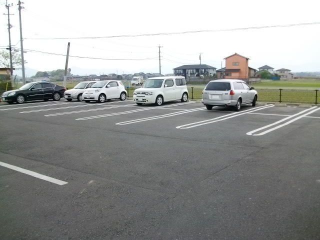 【行橋市大字上検地のアパートの駐車場】