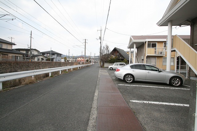 【倉敷市川入のアパートの駐車場】