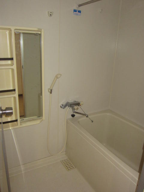 バス・シャワールーム　※同タイプの内観写真※
