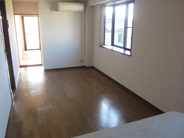 居室・リビング　※同タイプの内観写真※