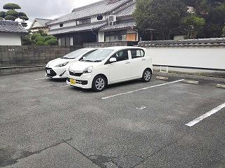 【レオネクストフェリーチェ２号館の駐車場】