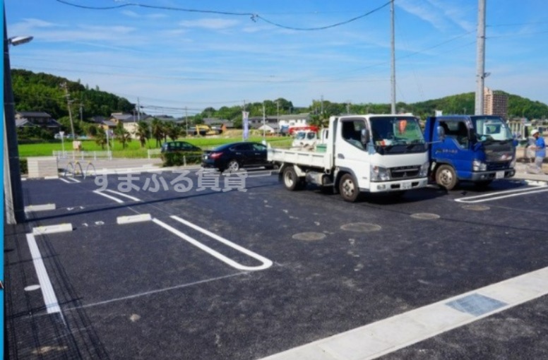 【エグゼコート西浅井の駐車場】