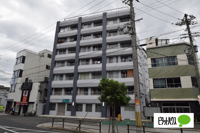 勝山タウンハイツの建物外観