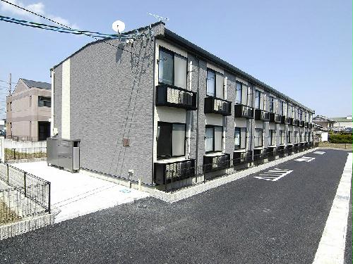 【レオパレス中休場IIの建物外観】