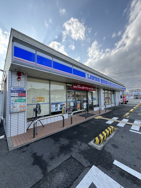 コンビニ　ローソン三木平田店（コンビニ）まで200m