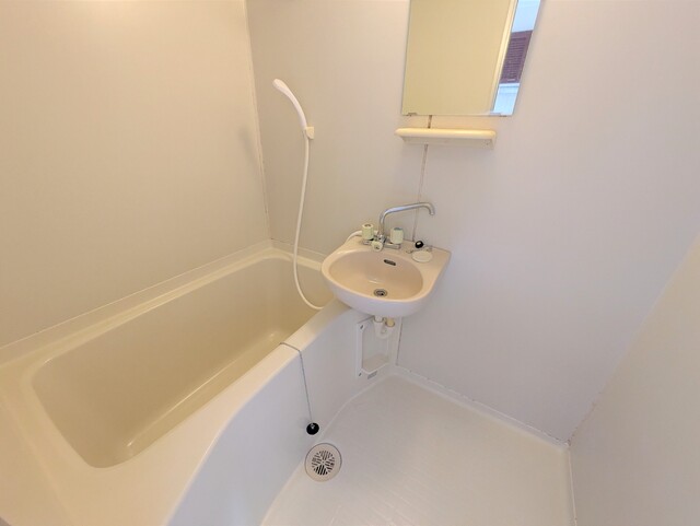 バス・シャワールーム　★洗面ボウル付きバスルーム★