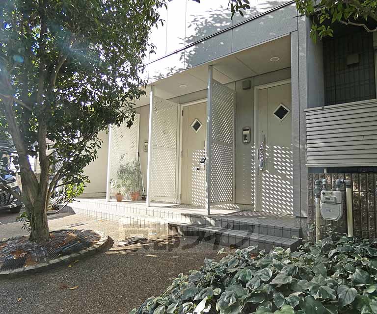 その他共有部分　建物入口です。