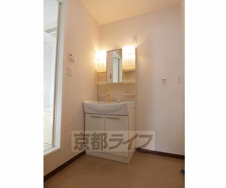 洗面設備　独立洗面台です。