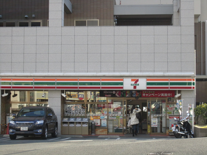 コンビニ　セブンイレブン（コンビニ）まで900m