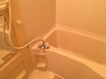 バス・シャワールーム　落ち着いた空間のお風呂です