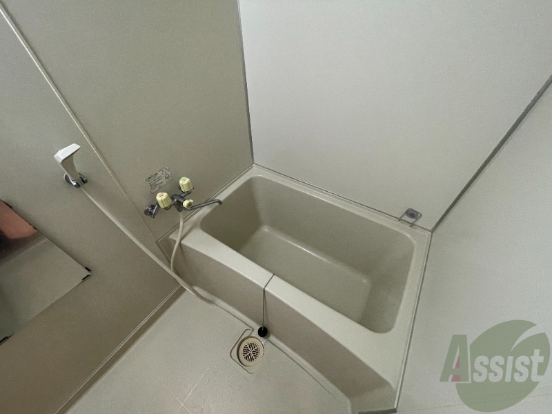 バス・シャワールーム　シンプルなお風呂になっていますね。疲れを癒してください。