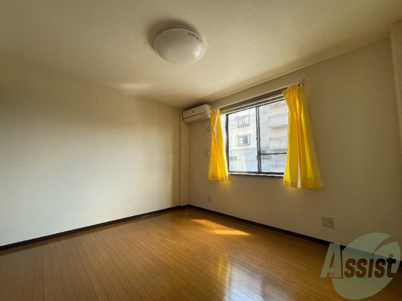 居室・リビング　南向きの建物なので、日当たりが良く感じました。