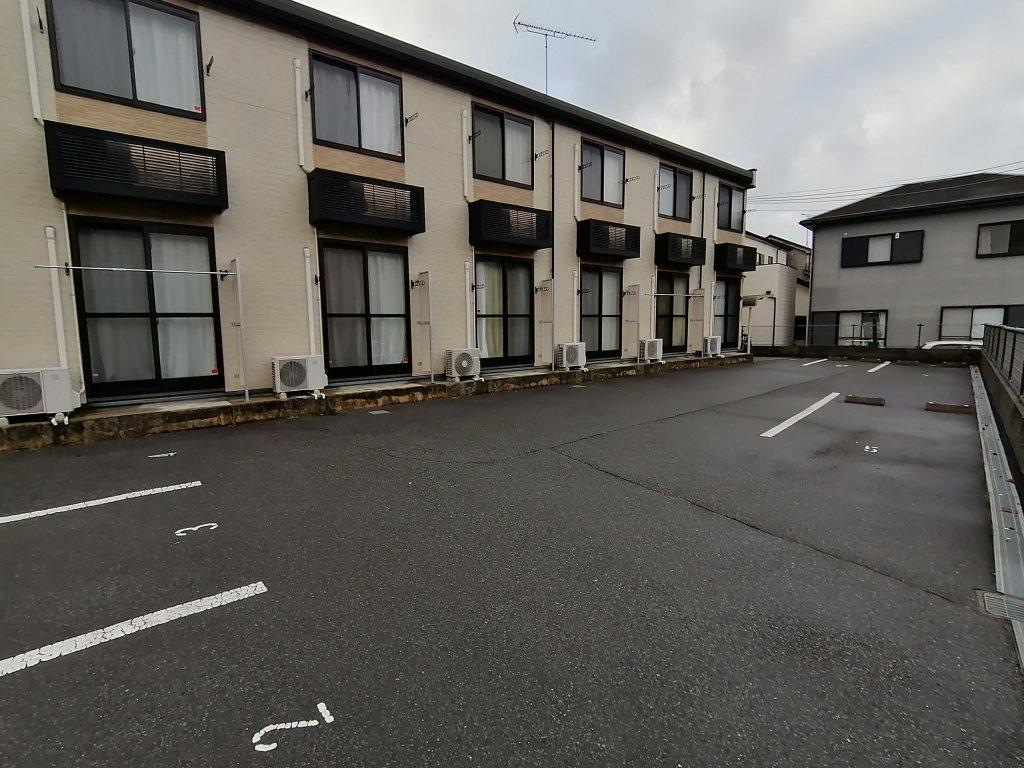 駐車場　広々とした駐車場です。