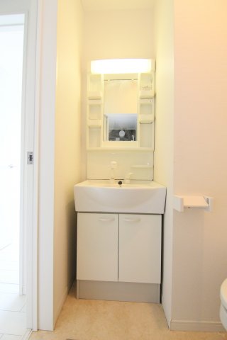 洗面設備　別部屋参考写真です。