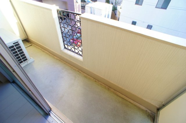 バルコニー　開放的で明るい空間を演出してくれるバルコニーです
