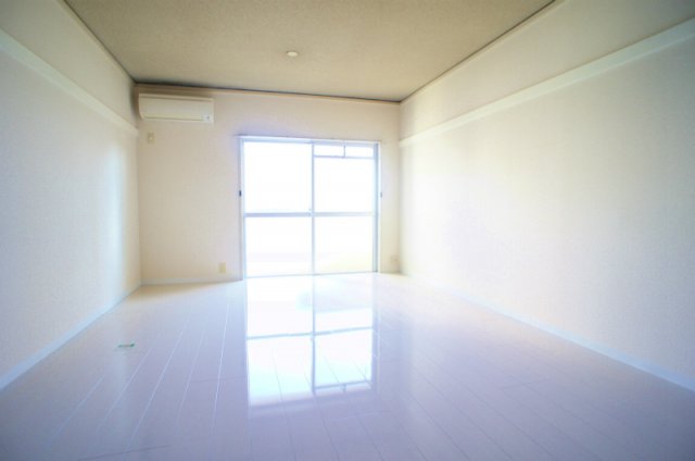 居室・リビング　こちらのリビングで趣味の時間をお楽しみください