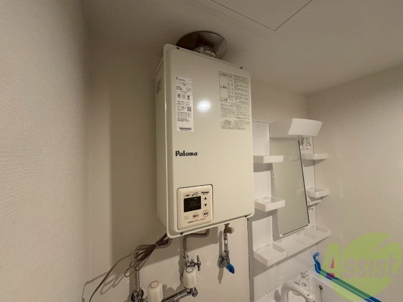 その他設備　給湯器は簡単操作で温度調整ができますよ。