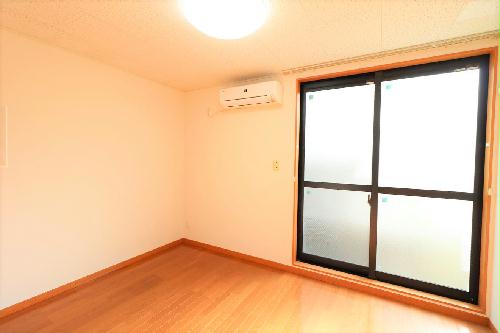 居室・リビング　当社では希少な家具家電なし物件！お好きな家具家電が設置可能！