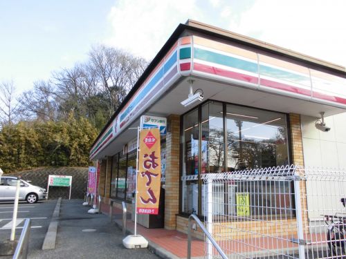 コンビニ　セブンイレブン鹿沼上材木町店（コンビニ）まで587m
