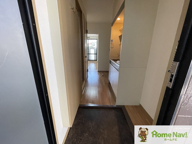 玄関　YouTube検索「富田林　カマールM」で室内動画が見れます