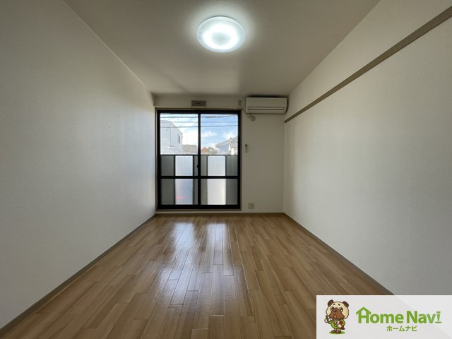 居室・リビング　エアコン・照明付きです。