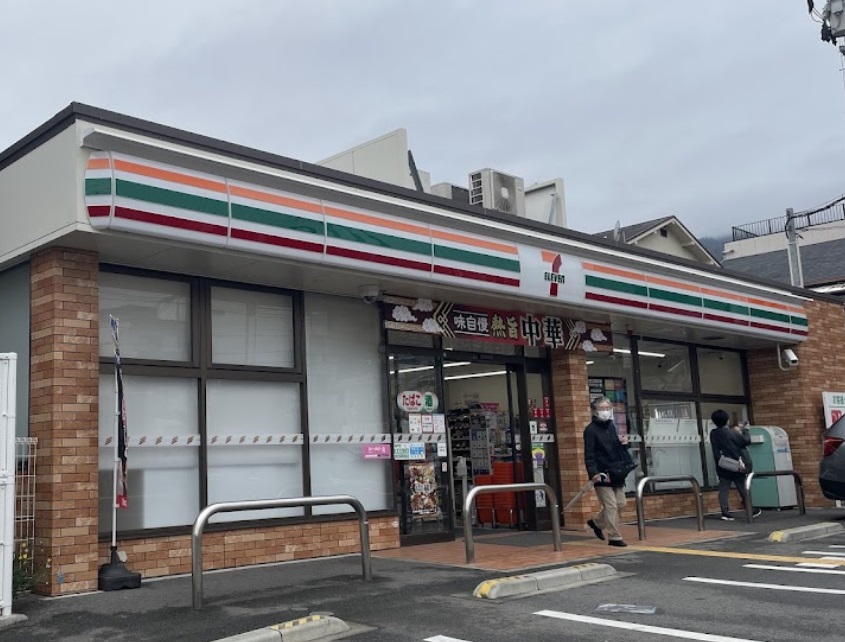 コンビニ　セブンイレブン 神戸篠原南町4丁目店（コンビニ）まで221m