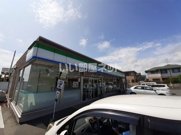 コンビニ　ファミリーマート　沖田町（コンビニ）まで1299m