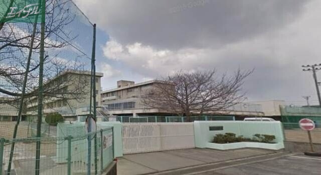 小学校　岡山市立芳泉小学校（小学校）まで1312m