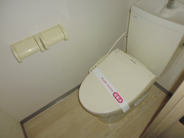 トイレ　温水洗浄便座