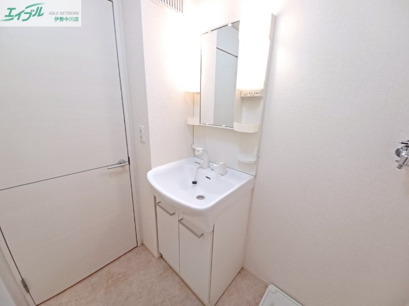 洗面設備　同型参考写真