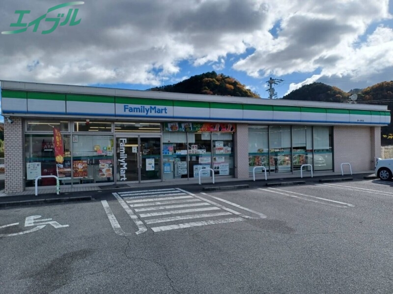 コンビニ　ファミリーマート津一志町店（コンビニ）まで1129m