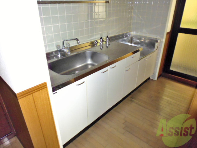 キッチン　２口ガスコンロ置けます。