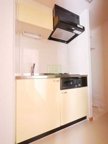 キッチン　写真は同マンションの別部屋となります。