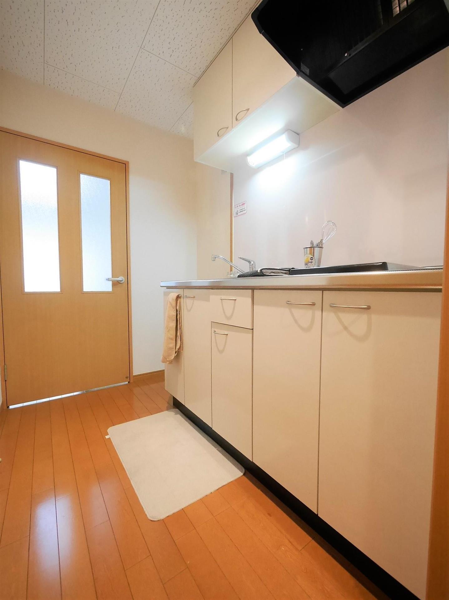 キッチン　※モデルルーム写真の為、入居時家具・備品等はついてきません※