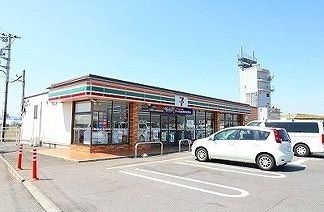コンビニ　セブンイレブン七本木南店（コンビニ）まで1000m
