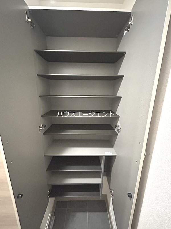 収納　たっぷり収納のシューズボックスです。