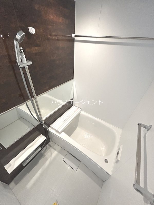 バス・シャワールーム　広々としたお風呂でゆったりできます。